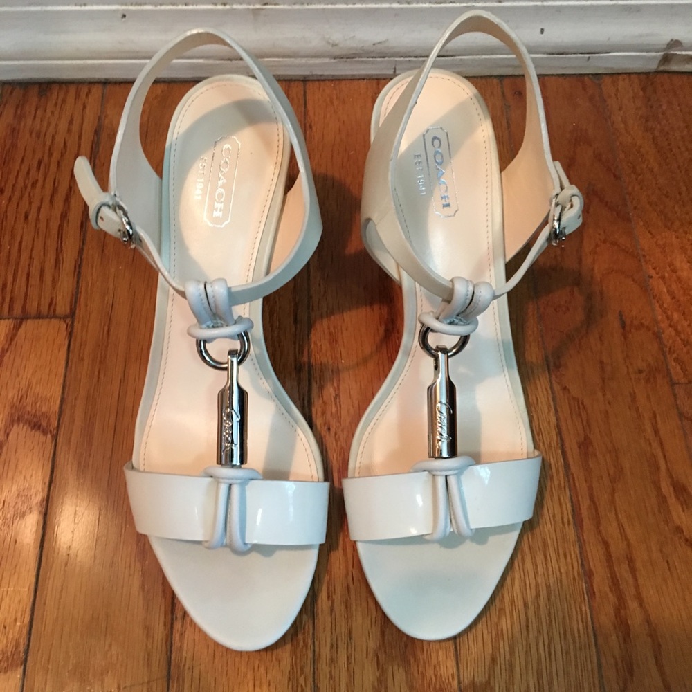 🦋 Coach Genesis Patent Leather Heels